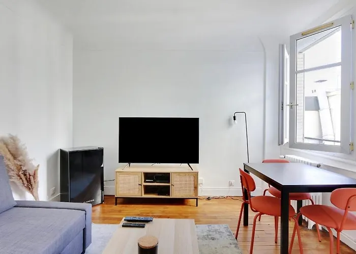 Appartement, Coeur Des Batignolles Montmartre