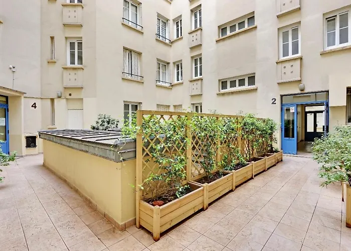 Appartement, Coeur Des Batignolles Montmartre